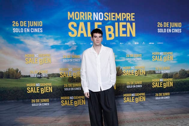 June 23, 2026, Madrid, Madrid, Spain: Spanish actor JORGE MOTOS poses for the media during the photocall for the presentation of the movie Morir no siempre sale bien held at Leclab Madrid. Directed by Claudia Pinto the black comedy film tells the story of two families from different social backgrounds forced to interact after the kidnapping of a corpse. The cinematic project explores social differences through irony and empathy offering a critical portrait of modern society. Madrid Spain  - ZUMAo127 20260623_zep_o127_085 Copyright: xHugoxOrtunox