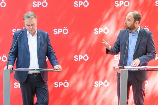 photonews.at – Wien, 23.06.2026. Pressegespräch der SPÖ zur Sommertour Ordnen statt Spalten . Der Bundesparteivorsitzende und der Bundesgeschäftsführer informieren über die Sommertour der SPÖ sowie deren politische Schwerpunkte und geplante Aktivitäten. PHOTO: Vizekanzler Andreas Babler (SPÖ) und Bundesgeschäftsführer der SPÖ Klaus Seltenheim SPÖ press briefing on the party s Ordnen statt Spalten summer tour. The party leader and secretary general outline the campaign s political priorities and upcoming activities. Sommertour, Opposition, Parteipolitik, Kommunikation, Öffentlichkeit, Dialog, Tour, opposition, communication, outreach Pressegespräch der SPÖ zur Sommertour Ordnen statt Spalten *** photonews at – Vienna, June 23, 2026 