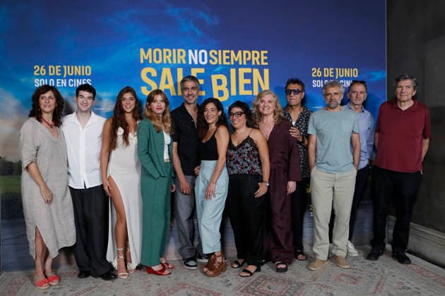 June 23, 2026, Madrid, Madrid, Spain: Spanish CAST, director CLAUDIA PINTO, and the film PRODUCERS pose together for the media during the photocall for the presentation of the movie Morir no siempre sale bien held at Leclab Madrid. Directed by Claudia Pinto the black comedy film tells the story of two families from different social backgrounds forced to interact after the kidnapping of a corpse. The cinematic project explores social differences through irony and empathy offering a critical portrait of modern society. Madrid Spain - ZUMAo127 20260623_zep_o127_093 Copyright: xHugoxOrtunox