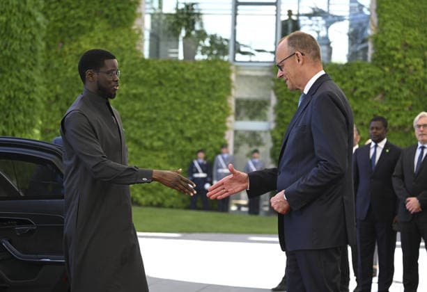 Senegal President Bassirou Diomaye Faye welcomed in Berlin BERLIN, GERMANY - JUNE 23: Senegalese President Bassirou Diomaye Faye (L) is formally welcomed by German Chancellor Friedrich Merz (R) during an official ceremony at the Chancellery in Berlin, Germany, during his visit to the country, on June 23, 2026. Halil Sagirkaya Anadolu Berlin Germany. Editorial use only. Please get in touch for any other usage.  Copyright: x2026xAnadoluxHalilxSagirkayax