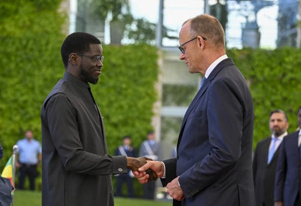 Senegal President Bassirou Diomaye Faye welcomed in Berlin BERLIN, GERMANY - JUNE 23: Senegalese President Bassirou Diomaye Faye (L) is formally welcomed by German Chancellor Friedrich Merz (R) during an official ceremony at the Chancellery in Berlin, Germany, during his visit to the country, on June 23, 2026. Halil Sagirkaya Anadolu Berlin Germany. Editorial use only. Please get in touch for any other usage.  Copyright: x2026xAnadoluxHalilxSagirkayax