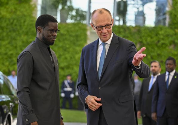 Senegal President Bassirou Diomaye Faye welcomed in Berlin BERLIN, GERMANY - JUNE 23: Senegalese President Bassirou Diomaye Faye (L) is formally welcomed by German Chancellor Friedrich Merz (R) during an official ceremony at the Chancellery in Berlin, Germany, during his visit to the country, on June 23, 2026. Halil Sagirkaya Anadolu Berlin Germany. Editorial use only. Please get in touch for any other usage.  Copyright: x2026xAnadoluxHalilxSagirkayax