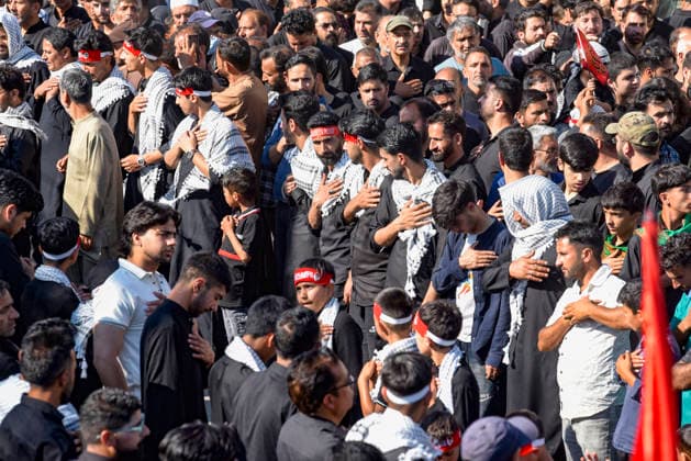 June 23, 2026, Srinagar, Jammu And Kashmir, India: Kashmiri Shiite Muslims take part in a Muharram procession in Srinagar on June 23, 2026, on the seventh day of the Islamic holy month of Muharram in the lead-up to Ashura, a 10-day period commemorating the seventh-century killing of Prophet Muhammed s grandson, Imam Hussein. Srinagar India  - ZUMAz120 20260623_zip_z120_021 Copyright: xBasitxZargarx