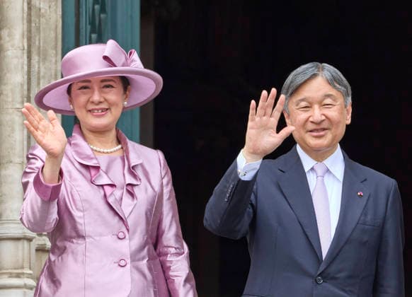 Imperial Couple Visit To Belgium - Day 3 King Philippe and Queen Mathilde of Belgium stand with Emperor Naruhito and Empress Masako of Japan on the balcony of the city hall in Brussels, Belgium on June 23, 2026, as the Japanese imperial couple is on a state visit to Belgium aimed at strengthening bilateral relations and cooperation between the two countries. Photo by Olivier Polet ABACAPRESS.COM Brussels Belgium  Copyright: xPoletxOlivier ABACAx