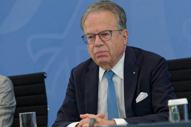 Übergabe Empfehlungen Rentenkommission 2026-06-23 Deutschland, Berlin Pressekonferenz zur Übergabe der Empfehlungen der sogenannten Rentenkommission an Bundeskanzler und Bundesministerin für Arbeit und Soziales. Im Bild Frank-Jürgen Weise, Ko-Vorsaitzender der rentenkommission. *** Presentation of the Recommendations of the Pension Commission, June 23, 2026, Berlin, Germany