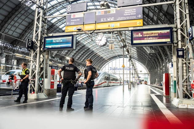News Bilder des Tages Aktuell: Schüsse am Frankfurter Hauptbahnhof - Eine Person schwer Verletzt - Polizei und Retttungsdienst im Großeinsatz 7aIMG: 0562873 Schüsse am Frankfurter HauptbahnhofHessen, Frankfurt am Main, Deutschland *** Breaking News Copyright: 7aktuell.dex xVincentxB. 0562873 20260623_7a_FFMHBFSCHUSS_562873