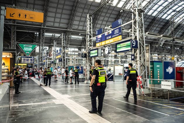 Aktuell: Schüsse am Frankfurter Hauptbahnhof - Eine Person schwer Verletzt - Polizei und Retttungsdienst im Großeinsatz 7aIMG: 0562877 Schüsse am Frankfurter HauptbahnhofHessen, Frankfurt am Main, Deutschland *** Breaking News Copyright: 7aktuell.dex xVincentxB. 0562877 20260623_7a_FFMHBFSCHUSS_562877