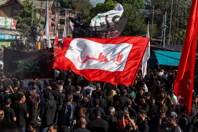 June 23, 2026, Srinagar, Jammu And Kashmir, India: A Shia Muslim is seen waving a religious flag, participating in a 7th Muharram procession as part of the mourning period leading up to Ashura in Srinagar. Srinagar India - ZUMAa205 20260623_zip_a205_016 Copyright: xAdilxAbassx