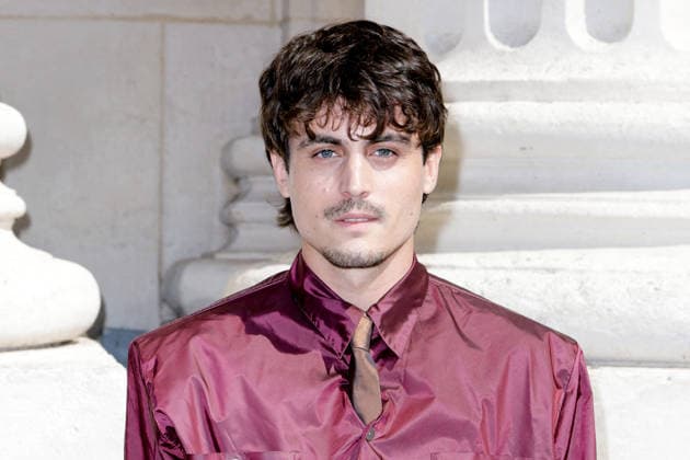 Julien De Saint Jean arrives at the Saint Laurent Ready-to-Wear Men’s Spring Summer 2027 fashion show during Paris Fashion Week at the Bourse de Commerce Pinault Collection in Paris, France, on June 23, 2026. Olivier Borde, Bestimage. Celebrities await the Saint Laurent Men’s Spring Summer 2027 show as part of Paris Fashion Week on June 23, 2026, in Paris, France. Paris, France,detected_source_language  Copyright: xOLIVIERxBORDEx xBESTIMAGExOLIVIERxBORDEx xBESTIMAGEx