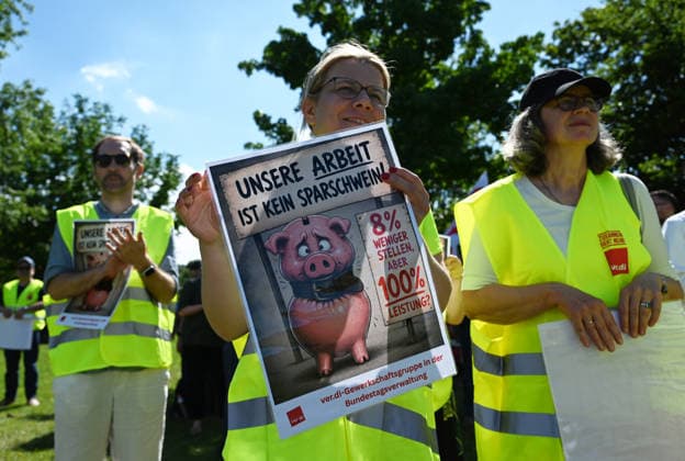 Protest against job cuts in Berlin BERLIN, GERMANY – JUNE 23: People take part in a rally titled For a public service with a future – together against job cuts! in Berlin, Germany, on June 23, 2026. A rally organized by the ver.di trade union against public sector job cuts. Volodymyr Sindieiev Anadolu Berlin Germany. Editorial use only. Please get in touch for any other usage.  Copyright: x2026xAnadoluxVolodymyrxSindieievx