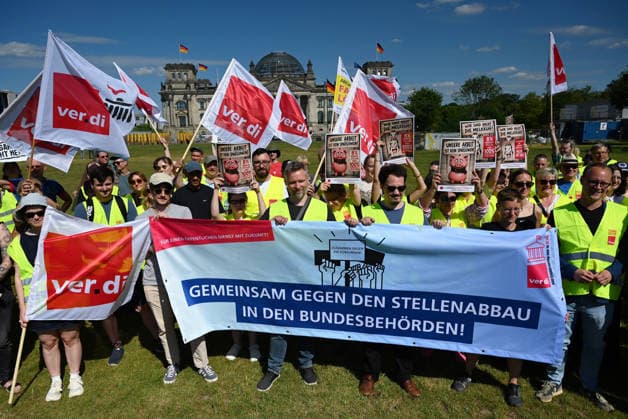 Protest against job cuts in Berlin BERLIN, GERMANY – JUNE 23: People take part in a rally titled For a public service with a future – together against job cuts! in Berlin, Germany, on June 23, 2026. A rally organized by the ver.di trade union against public sector job cuts. Volodymyr Sindieiev Anadolu Berlin Germany. Editorial use only. Please get in touch for any other usage.  Copyright: x2026xAnadoluxVolodymyrxSindieievx