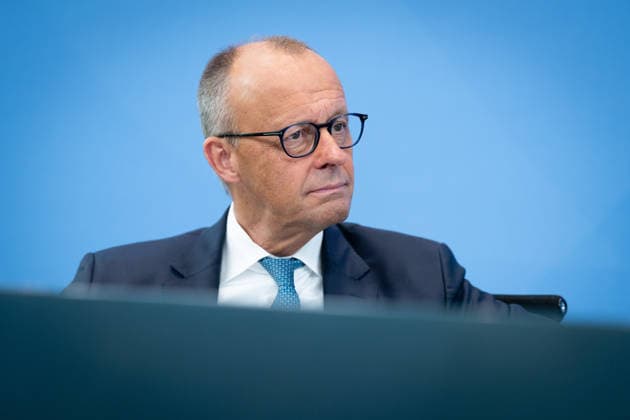 Bundeskanzler Friedrich Merz Berlin, Bundeskanzleramt, Übergabe Bericht der Alterssicherungskommission , Bundeskanzler Friedrich Merz Berlin Berlin GER *** Chancellor Friedrich Merz, Berlin, Federal Chancellery, Presentation of the Report by the Commission on Old-Age Security, Chancellor Friedrich Merz, Berlin, Berlin, GER,detected_source_language