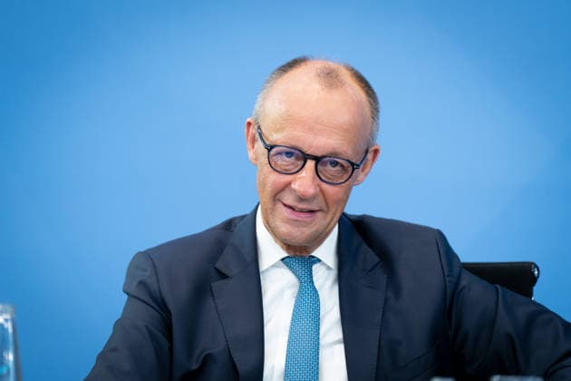 Bundeskanzler Friedrich Merz Berlin, Bundeskanzleramt, Übergabe Bericht der Alterssicherungskommission , Bundeskanzler Friedrich Merz Berlin Berlin GER *** Chancellor Friedrich Merz, Berlin, Federal Chancellery, Presentation of the Report by the Commission on Old-Age Security, Chancellor Friedrich Merz, Berlin, Berlin, GER,detected_source_language