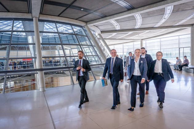 AfD, Alice Weidel, Tino Chrupalla Bundestag, Bundestagsfraktion, AfD, auf dem Weg zum Pressestatement, Vorsitzende, Bundessprecherin, Alice Weidel, Vorsitzender, Bundessprecher, Tino Chrupalla Berlin Berlin GER *** AfD, Alice Weidel, Tino Chrupalla, Bundestag, Bundestag parliamentary group, AfD, on the way to a press statement, chairwoman, national spokesperson, Alice Weidel, chairman, national spokesperson, Tino Chrupalla, Berlin, Berlin, GER,detected_source_language