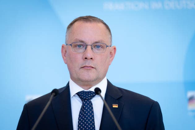 AfD, Tino Chrupalla Bundestag, Bundestagsfraktion, AfD, Pressestatement, Vorsitzender, Bundessprecher, Tino Chrupalla Berlin Berlin GER *** AfD, Tino Chrupalla, Bundestag, Bundestag parliamentary group, AfD, press statement, chairman, federal spokesperson, Tino Chrupalla, Berlin, Berlin, GER,detected_source_language