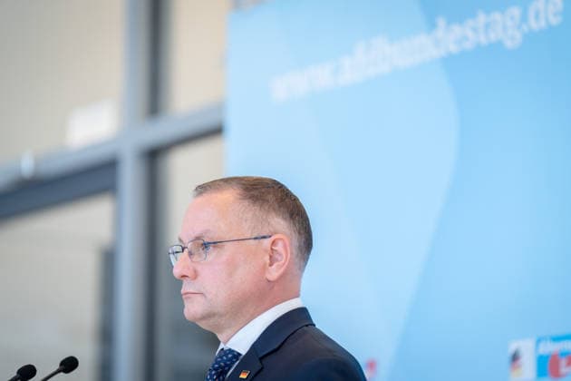 AfD, Tino Chrupalla Bundestag, Bundestagsfraktion, AfD, Pressestatement, Vorsitzender, Bundessprecher, Tino Chrupalla Berlin Berlin GER *** AfD, Tino Chrupalla, Bundestag, Bundestag parliamentary group, AfD, press statement, chairman, federal spokesperson, Tino Chrupalla, Berlin, Berlin, GER,detected_source_language