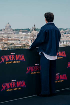 Tom Holland beim Photocall zum Kinofilm Spider-Man: Brand New Day auf der Terasse vom Hotel de la Ville. Rom, 23.06.2026 *** Tom Holland at the photocall for the movie Spider-Man Foto:xA.xM.xTinghinox xFuturexImagex spiderman_rom_6614