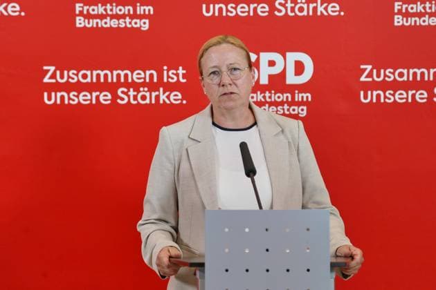 Berlin, Deutschland, 23.06.2026: Deutscher Bundestag: SPD-Fraktionssitzung: Dagmar Schmidt, SPD *** Berlin, Germany, June 23, 2026 German Bundestag SPD Caucus Meeting Dagmar Schmidt, SPD,detected_source_language Copyright: xdtsxNachrichtenagenturx dts_124659