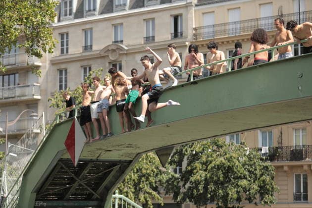 Parisians cool off at Canal Saint-Martin during heatwave PARIS, FRANCE - JUNE 23: People swim at Canal Saint-Martin to cool off during heatwave in Paris, France on June 23, 2026. Mohamad Salaheldin Abdelghani Alsayed Anadolu Paris France. Editorial use only. Please get in touch for any other usage.  Copyright: x2026xAnadoluxMohamadxSalaheldinxAbdelghanixAlsayedx