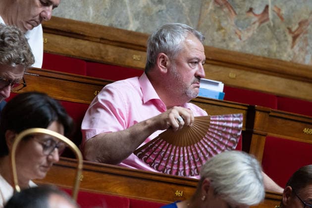 Questions to the government at The National Assembly - Paris A deputy uses a hand fan during a session of questions to the government at The National Assembly, France s lower house of parliament in Paris on June 23, 2026. Photo by Raphael Lafargue ABACAPRESS.COM Paris France  Copyright: xLafarguexRaphael ABACAx