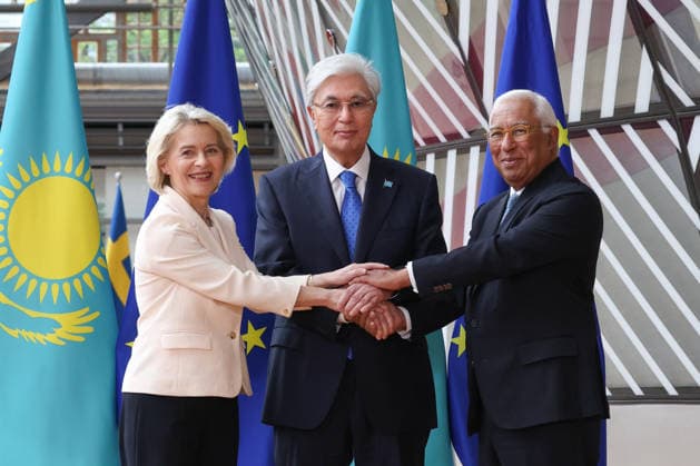 News Bilder des Tages Kazakh President Tokayev joins EU leaders in Brussels for strategic partnership talks BRUSSELS, BELGIUM - JUNE 23: (----EDITORIAL USE ONLY – MANDATORY CREDIT - EU COUNCIL POOL - NO MARKETING NO ADVERTISING CAMPAIGNS - DISTRIBUTED AS A SERVICE TO CLIENTS----) Kazakh President Kassym-Jomart Tokayev (C), European Commission President Ursula von der Leyen (L) and EU Council President Antonio Costa (R) attend a session on EU-Kazakhstan relations in Brussels, Belgium on June 23, 2026. EU Council Pool Anadolu Brussels Belgium. Editorial use only. Please get in touch for any other usage.  Copyright: x2026xAnadoluxEUxCouncilx xPoolx