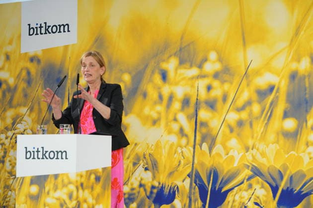 Berlin, bitkom Sommerfest Veranstaltung im Hamburger Bahnhof Berlin GER, Berlin, 20260623, Veranstaltung von bitkom, beim Hamburger Bahnhof, Sommerfest, mit Ministerin Karin Prien, für Bildung, Familie, Senioren, Frauen und Jugend, *** Event at the Hamburger Bahnhof Berlin GER, Berlin, June 23, 2026, organized by bitkom, at the Hamburger Bahnhof, summer festival, featuring Minister Karin Prien, Minister for Education, Family, Senior Citizens, Women, and Youth,,detected_source_language