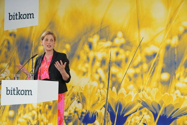 Berlin, bitkom Sommerfest Veranstaltung im Hamburger Bahnhof Berlin GER, Berlin, 20260623, Veranstaltung von bitkom, beim Hamburger Bahnhof, Sommerfest, mit Ministerin Karin Prien, für Bildung, Familie, Senioren, Frauen und Jugend, *** Event at the Hamburger Bahnhof Berlin GER, Berlin, June 23, 2026, organized by bitkom, at the Hamburger Bahnhof, summer festival, featuring Minister Karin Prien, Minister for Education, Family, Senior Citizens, Women, and Youth,,detected_source_language