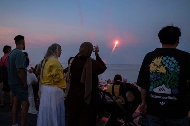Celebration of the traditional Sant Joan festival in Barcelona Barceloneta Beach during the celebration of the traditional Sant Joan festival, on June 23, 2026, in Barcelona, Catalonia, Spain. This iconic folk festival, characterized by bonfires, firecrackers, and family and neighborhood gatherings to eat the traditional coca, brings together thousands of Barcelona residents in the streets, squares, and beaches to celebrate the shortest night of the year and welcome the summer solstice in a festive atmosphere marked by the arrival of the Flame of Canigó. Lorena Sopê BARCELONA SPAIN BARCELONA SPAIN SPAIN,detected_source_language  Copyright: xLorenaxSopÃªnax 7618275