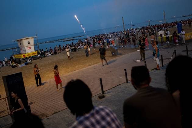 Celebration of the traditional Sant Joan festival in Barcelona Barceloneta Beach during the celebration of the traditional Sant Joan festival, on June 23, 2026, in Barcelona, Catalonia, Spain. This iconic folk festival, characterized by bonfires, firecrackers, and family and neighborhood gatherings to eat the traditional coca, brings together thousands of Barcelonians in the streets, squares, and beaches to celebrate the shortest night of the year and welcome the summer solstice in a festive atmosphere marked by the arrival of the Flame of Canigó. Lorena Sopê BARCELONA SPAIN BARCELONA SPAIN SPAIN,detected_source_language  Copyright: xLorenaxSopÃªnax 7618287