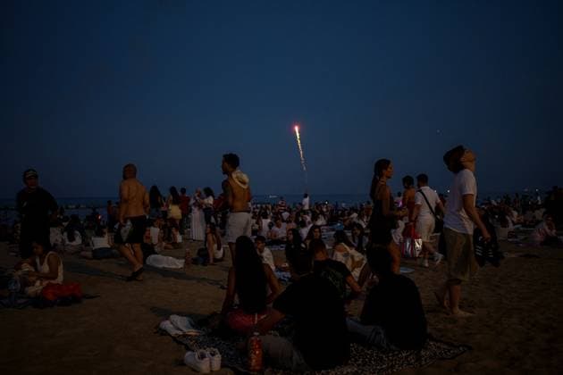 Celebration of the traditional Sant Joan festival in Barcelona Barceloneta Beach during the celebration of the traditional Sant Joan festival, on June 23, 2026, in Barcelona, Catalonia, Spain. This iconic folk festival, characterized by bonfires, firecrackers, and family and neighborhood gatherings to eat the traditional coca, brings together thousands of Barcelonians in the streets, squares, and beaches to celebrate the shortest night of the year and welcome the summer solstice in a festive atmosphere marked by the arrival of the Flame of Canigó. Lorena Sopê BARCELONA SPAIN BARCELONA SPAIN SPAIN,detected_source_language  Copyright: xLorenaxSopÃªnax 7618284