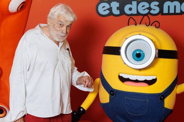 Minions Monsters premiere at the Grand Rex theater; celebrities arrive on the red carpet; Jacques Weber and a Minion; 457577; June 23, 2026,detected_source_language  Copyright: xSebastienxFremontx xStarfacex STAR_457577_105