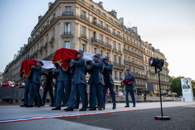 Ceremony to Induct Marc and Simonne Bloch at Pantheon - Paris Soldiers carry the cenotaphs of late Marc and Simonne Bloch during their induction ceremony at the Pantheon monument in Paris, France, 23 June 2026. Photo by Eliot Blondet ABACAPRESS.COM Paris France France  Copyright: xBlondetxEliot ABACAx