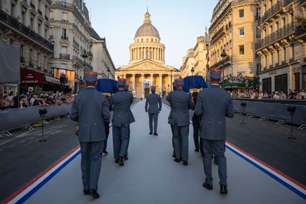 Ceremony to Induct Marc and Simonne Bloch at Pantheon - Paris Soldiers carry the cenotaphs of late Marc and Simonne Bloch during their induction ceremony at the Pantheon monument in Paris, France, 23 June 2026. Photo by Eliot Blondet ABACAPRESS.COM Paris France France  Copyright: xBlondetxEliot ABACAx