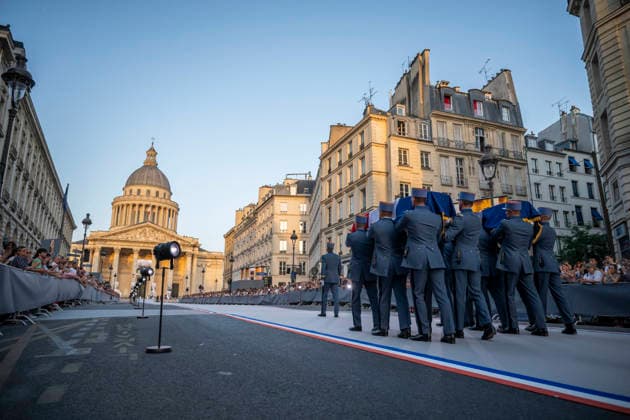 Ceremony to Induct Marc and Simonne Bloch at Pantheon - Paris Soldiers carry the cenotaphs of late Marc and Simonne Bloch during their induction ceremony at the Pantheon monument in Paris, France, 23 June 2026. Photo by Eliot Blondet ABACAPRESS.COM Paris France France  Copyright: xBlondetxEliot ABACAx