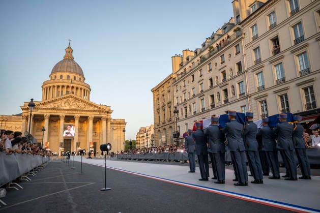 Ceremony to Induct Marc and Simonne Bloch at Pantheon - Paris Soldiers carry the cenotaphs of late Marc and Simonne Bloch during their induction ceremony at the Pantheon monument in Paris, France, 23 June 2026. Photo by Eliot Blondet ABACAPRESS.COM Paris France France  Copyright: xBlondetxEliot ABACAx