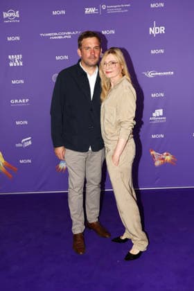 Sebastian Bezzel und Johanna Christine Gehlen beim Moin Mittsommer Event der Filmfoerderung von Hamburg und Schleswig-Holstein am 23.06.2026 in Hamburg Sebastian Bezzel and Johanna Christine Gehlen attenda the Moin Mittsommer event at Kampnagel on June 23, 2026 in Hamburg, Germany Moin Mittsommer Event in Hamburg *** Sebastian Bezzel and Johanna Christine Gehlen at the Moin Mittsommer event hosted by the Film Fund of Hamburg and Schleswig-Holstein on June 23, 2026, in Hamburg. Sebastian Bezzel and Johanna Christine Gehlen attended the Moin Mittsommer event at Kampnagel on June 23, 2026 in Hamburg, Germany Moin Mittsommer Event in Hamburg,detected_source_language 
