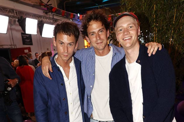Emil Belton, Oskar Belton und Bruno Alexander beim Moin Mittsommer Event der Filmfoerderung von Hamburg und Schleswig-Holstein am 23.06.2026 in Hamburg Emil Belton, Oskar Belton and Bruno Alexander attend the Moin Mittsommer event at Kampnagel on June 23, 2026 in Hamburg, Germany Moin Mittsommer Event in Hamburg *** Emil Belton, Oskar Belton, and Bruno Alexander at the Moin Mittsommer event hosted by the Film Fund of Hamburg and Schleswig-Holstein on June 23, 2026, in Hamburg. Emil Belton, Oskar Belton, and Bruno Alexander attend the Moin Mittsommer event at Kampnagel on June 23, 2026 in Hamburg, Germany Moin Mittsommer Event in Hamburg,detected_source_language 