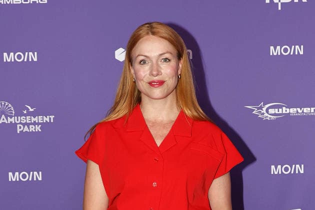 Esther Roling beim Moin Mittsommer Event der Filmfoerderung von Hamburg und Schleswig-Holstein am 23.06.2026 in Hamburg Esther Roling attends the Moin Mittsommer event at Kampnagel on June 23, 2026 in Hamburg, Germany Moin Mittsommer Event in Hamburg *** Esther Roling at the Moin Mittsommer event hosted by the Film Fund of Hamburg and Schleswig-Holstein on June 23, 2026, in Hamburg Esther Roling attends the Moin Mittsommer event at Kampnagel on June 23, 2026 in Hamburg, Germany Moin Mittsommer Event in Hamburg,detected_source_language 