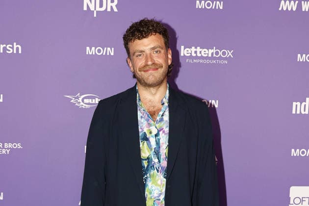 Enrique Fiss beim Moin Mittsommer Event der Filmfoerderung von Hamburg und Schleswig-Holstein am 23.06.2026 in Hamburg Enrique Fiss attends the Moin Mittsommer event at Kampnagel on June 23, 2026 in Hamburg, Germany Moin Mittsommer Event in Hamburg *** Enrique Fiss at the Moin Mittsommer event organized by the Film Fund of Hamburg and Schleswig-Holstein on June 23, 2026, in Hamburg Enrique Fiss attends the Moin Mittsommer event at Kampnagel on June 23, 2026 in Hamburg, Germany Moin Mittsommer Event in Hamburg,detected_source_language 