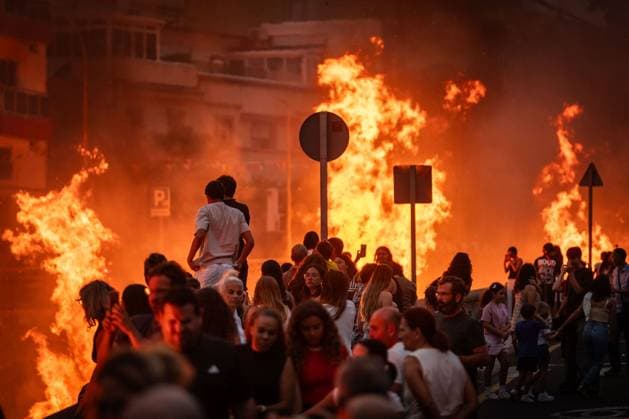 TENERIFE, CANARY ISLANDS, SPAIN - JUNE 23. Residents of Maria JimÃ nez, a coastal neighborhood in Santa Cruz de Tenerife, celebrate the traditional San Juan bonfires, a festivity deeply rooted in local culture and passed down through generations. Every year, neighbors gather to build and light the bonfires that illuminate the shoreline on the eve of June 24, marking the arrival of summer and symbolizing renewal, purification, and community spirit. The tradition remains one of the most anticipated events in the neighborhood, bringing together families and visitors in a celebration that reflects the strong social bonds and cultural heritage of the area. AndrÃ s GutiÃ rrez JNA Press Tenerife Spain Copyright: x xAndrÃ sxGutiÃ rrezx xJNAxPressx