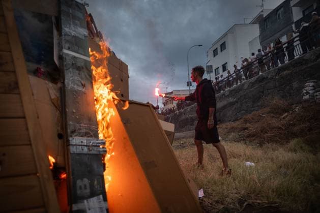 TENERIFE, CANARY ISLANDS, SPAIN - JUNE 23. Residents of Maria JimÃ nez, a coastal neighborhood in Santa Cruz de Tenerife, celebrate the traditional San Juan bonfires, a festivity deeply rooted in local culture and passed down through generations. Every year, neighbors gather to build and light the bonfires that illuminate the shoreline on the eve of June 24, marking the arrival of summer and symbolizing renewal, purification, and community spirit. The tradition remains one of the most anticipated events in the neighborhood, bringing together families and visitors in a celebration that reflects the strong social bonds and cultural heritage of the area. AndrÃ s GutiÃ rrez JNA Press Tenerife Spain Copyright: x xAndrÃ sxGutiÃ rrezx xJNAxPressx