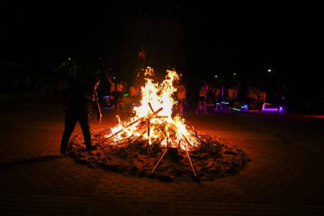 San Juan Bonfires Celebration in Tres Cantos Celebration of the traditional San Juan bonfires, on June 23, 2026, in Tres Cantos, Madrid, Spain. This iconic folk festival, which marks the arrival of the summer solstice and the shortest night of the year, brings together hundreds of residents in the public spaces of this Madrid municipality to participate in the lighting of the large bonfires, fireworks displays, and concerts. JUNE 24, 2026 SAN JUAN BONFIRES SAN JUAN BONFIRES Tres Cantos Madrid Tres Cantos Madrid, Spain,detected_source_language  Copyright: xRafaelxBastantex 7618408