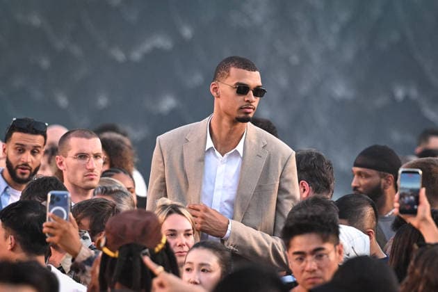 PFW - Louis Vuitton Runway in Paris FA French basketball player Victor Wembanyama attends the Spring Summer 2027 collection by US designer Pharrell Williams for Louis Vuitton during the Paris Fashion Week, on June 23, 2026. Photo by Firas Abdullah ABACAPRESS.COM Paris Ile-de-France France  Copyright: xAbdullahxFiras ABACAx