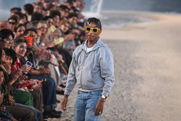 PFW - Louis Vuitton Runway in Paris FA US designer Pharrell Williams cheers the attendees at the end of the Spring Summer 2027 runway for his collection for Louis Vuitton during the Paris Fashion Week, on June 23, 2026. Photo by Firas Abdullah ABACAPRESS.COM Paris Ile-de-France France  Copyright: xAbdullahxFiras ABACAx