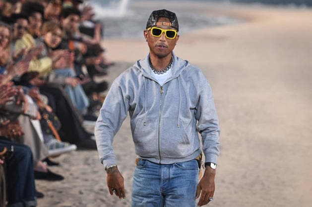 PFW - Louis Vuitton Runway in Paris FA US designer Pharrell Williams cheers the attendees at the end of the Spring Summer 2027 runway for his collection for Louis Vuitton during the Paris Fashion Week, on June 23, 2026. Photo by Firas Abdullah ABACAPRESS.COM Paris Ile-de-France France  Copyright: xAbdullahxFiras ABACAx