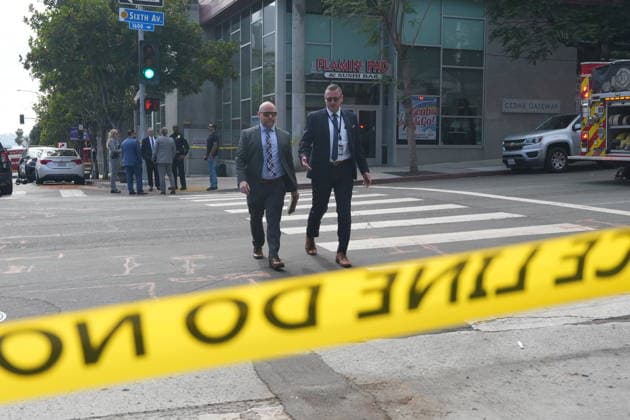 Officer shooting in San Diego, US - 23 Jun 2026 Police officers investigate at the scene after the shooting. San Diego police officers and firefighters respond to the Cedar Gateway apartment complex at Sixth Avenue and Cedar Street in the Cortez Hill neighborhood of downtown San Diego on Tuesday, June 23, 2026. Authorities said officers fatally shot a barricaded man after he allegedly threatened to kill his mother, threw household items from a fourth-floor apartment, and started a fire inside the unit. Residents were evacuated from the building as firefighters extinguished the blaze and investigators secured the scene. San Diego United States Copyright: xMichaelxHoxWaixLeex xSOPAxImagesx Michael Ho_5937