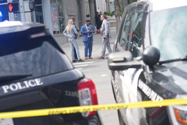 Officer shooting in San Diego, US - 23 Jun 2026 Police officers investigate at the scene after the shooting. San Diego police officers and firefighters respond to the Cedar Gateway apartment complex at Sixth Avenue and Cedar Street in the Cortez Hill neighborhood of downtown San Diego on Tuesday, June 23, 2026. Authorities said officers fatally shot a barricaded man after he allegedly threatened to kill his mother, threw household items from a fourth-floor apartment, and started a fire inside the unit. Residents were evacuated from the building as firefighters extinguished the blaze and investigators secured the scene. San Diego United States Copyright: xMichaelxHoxWaixLeex xSOPAxImagesx Michael Ho_5941