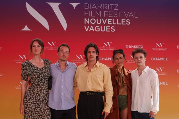 The cast and crew of the film Microstar, directed by Léopold Kraus, at the Théâtre de la Gare du Midi during the opening ceremony of the 2026 Biarritz International Film Festival Nouvelles Vagues, on June 23, 2026. Maddie Kulicka, Léopld Kraus, Abraham Walper, Raîka Hazanavicius, and Félix Lefebvre Jean Marc Lhomer Bestimage Photocall before the opening ceremony of the Biarritz International Film Festival – Nouvelles Vagues 2026 at the Théâtre de la Gare du Midi in Biarritz on June 23, 2026, Biarritz, France,detected_source_language  Copyright: xJean-MarcxLhomerx xBestimagexJean-MarcxLhomerx xBestimagex