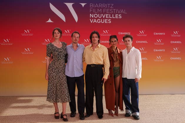 The cast and crew of the film Microstar, directed by Léopold Kraus, at the Théâtre de la Gare du Midi during the opening ceremony of the 2026 Biarritz International Film Festival Nouvelles Vagues, on June 23, 2026. Maddie Kulicka, Léopld Kraus, Abraham Walper, Raîka Hazanavicius, and Félix Lefebvre Jean Marc Lhomer Bestimage Photocall before the opening ceremony of the Biarritz International Film Festival – Nouvelles Vagues 2026 at the Théâtre de la Gare du Midi in Biarritz on June 23, 2026, Biarritz, France,detected_source_language  Copyright: xJean-MarcxLhomerx xBestimagexJean-MarcxLhomerx xBestimagex