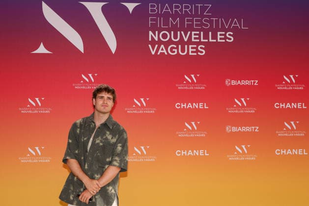 Esteban Vial at the Théâtre de la Gare du Midi during the opening ceremony of the 2026 Biarritz International Film Festival Nouvelles Vagues, on June 23, 2026. Jean Marc Lhomer, Bestimage. Photocall before the opening ceremony of the Biarritz International Film Festival – Nouvelles Vagues 2026 at the Théâtre de la Gare du Midi in Biarritz on June 23, 2026, Biarritz, France,detected_source_language  Copyright: xJean-MarcxLhomerx xBestimagexJean-MarcxLhomerx xBestimagex